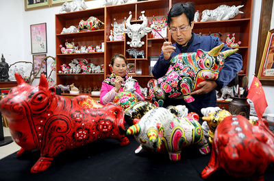 泥塑村里&ldquo;牛&rdquo;氣沖天